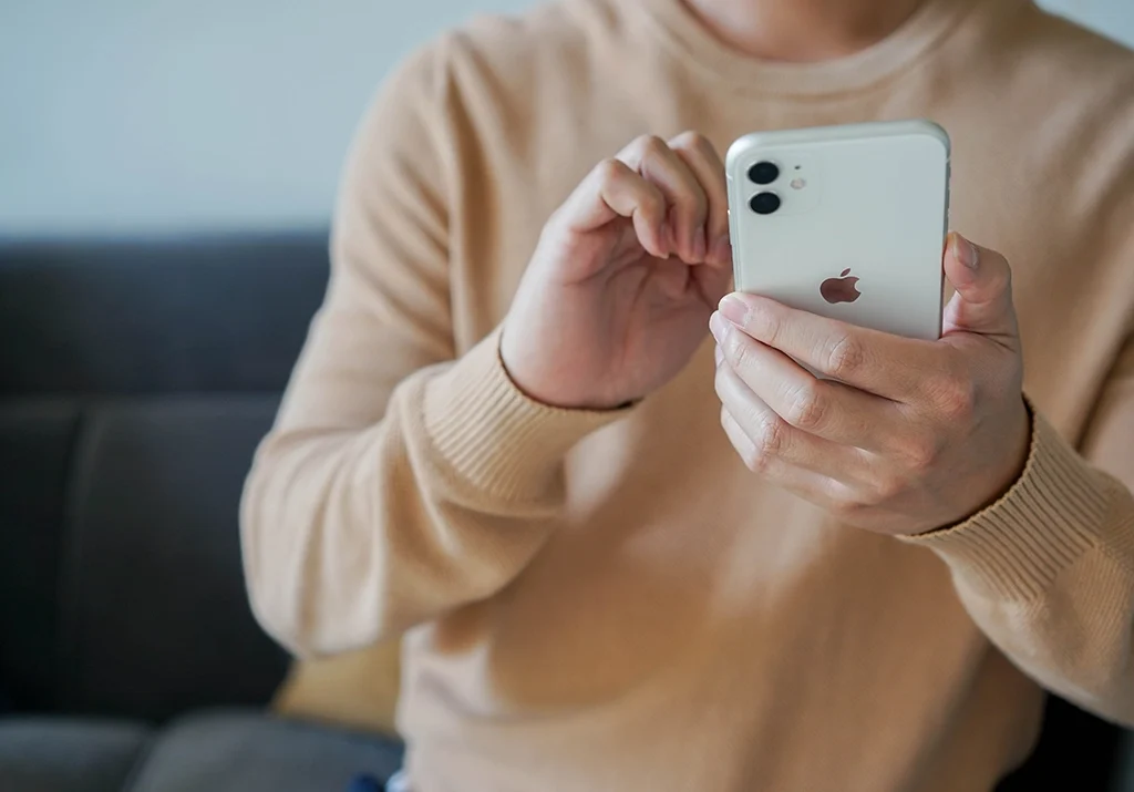 does iphone 11 have esim