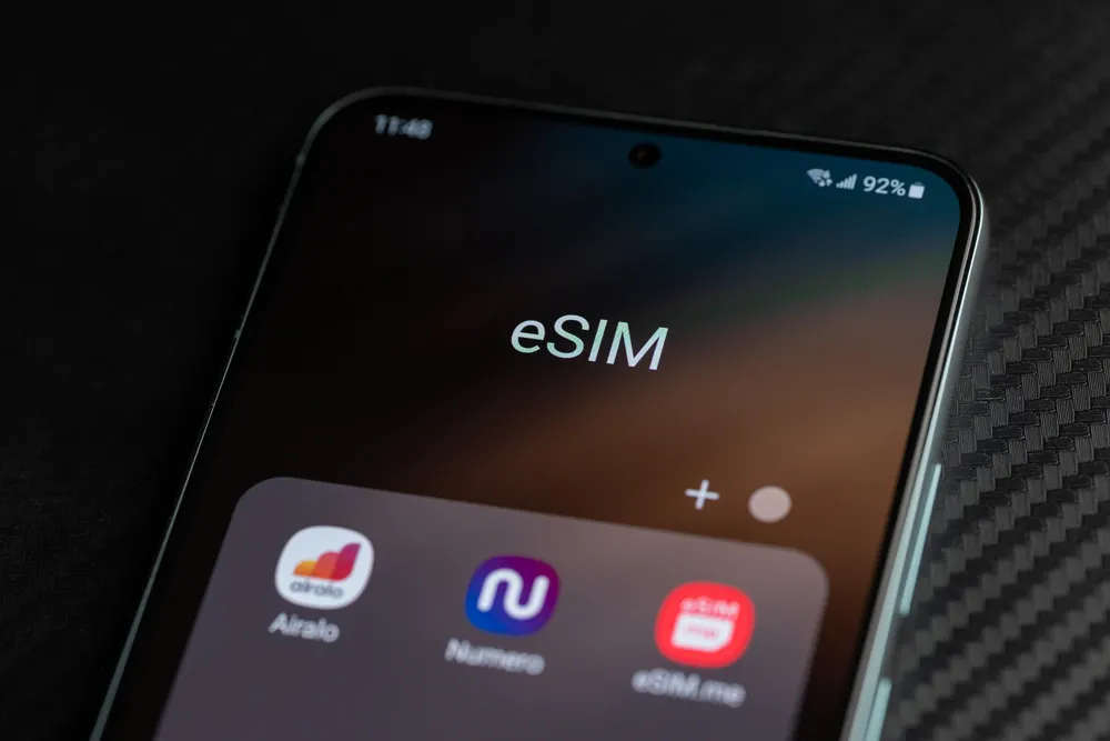 Why Travelers Are Choosing eSIM More Often