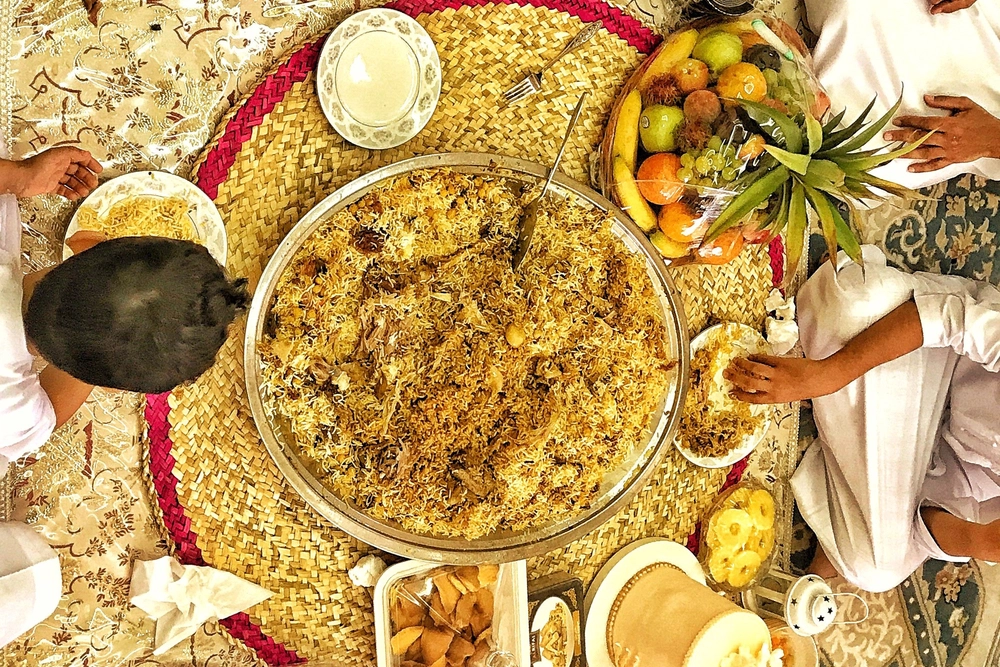 Eating and Provisioning Like a Resident in Oman